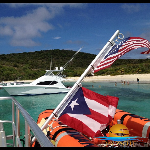 Flybridge yacht cruising the east coast of Puerto Rico, Fajardo Puerto Rico yacht charter